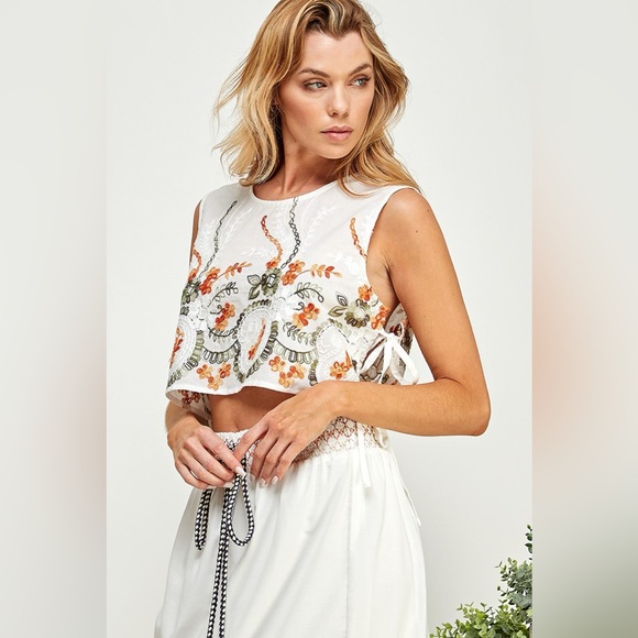 NWOT Flower Embroidered Cotton Top - Picture 3 of 4